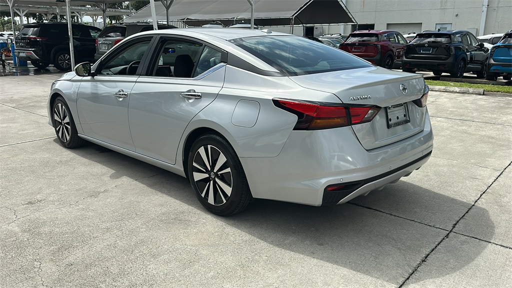 2022 Nissan Altima 2.5 SV photo 5