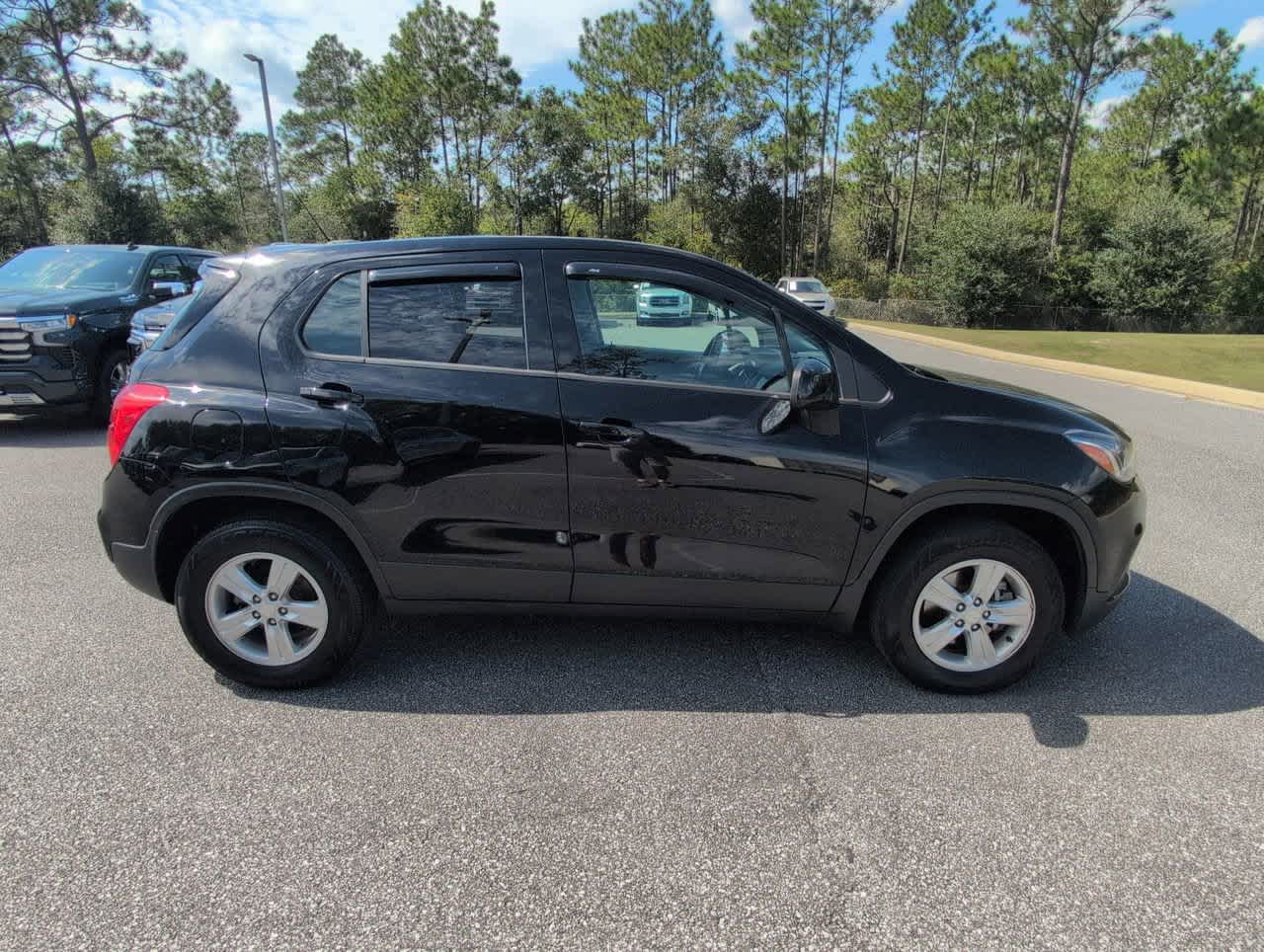 2017 Chevrolet Trax LS photo 2