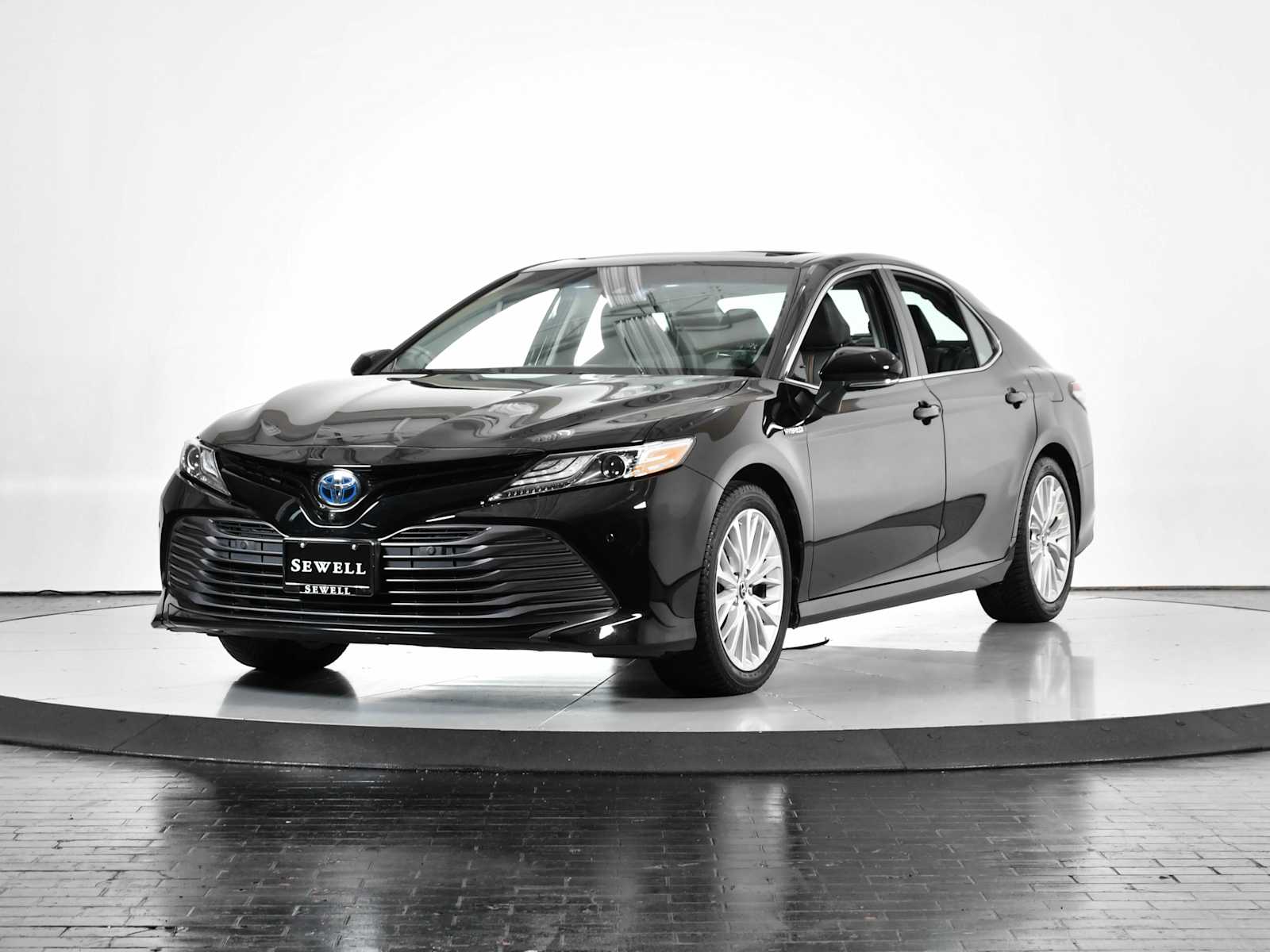 2019 Toyota Camry Hybrid XLE