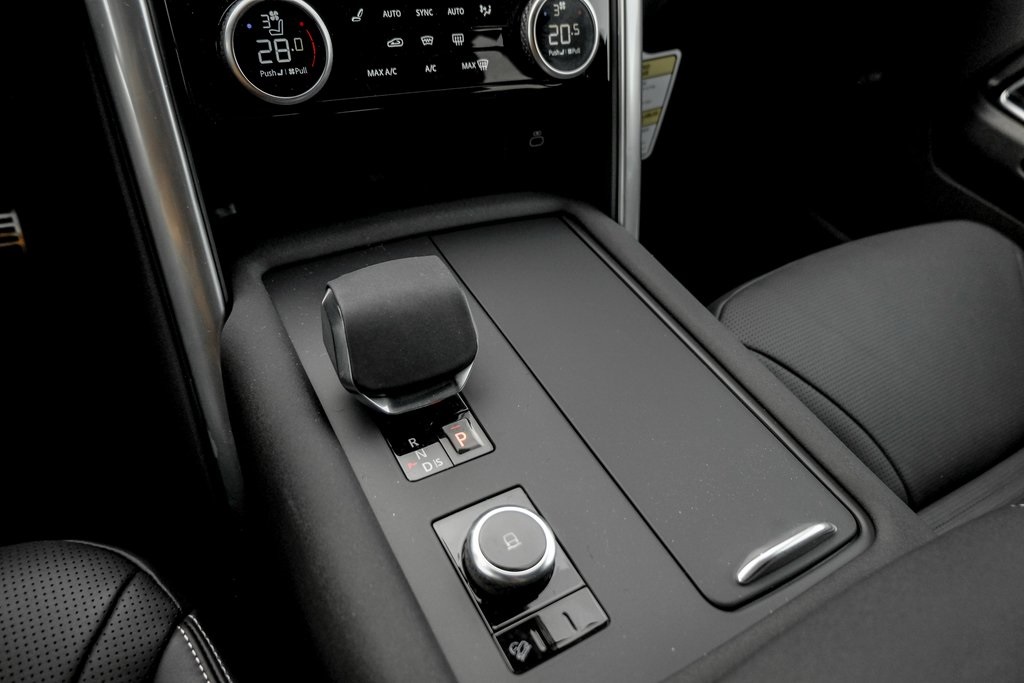 2025 Land Rover Discovery SE photo 13