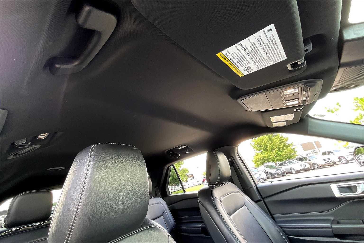 2020 Ford Explorer XLT photo 12