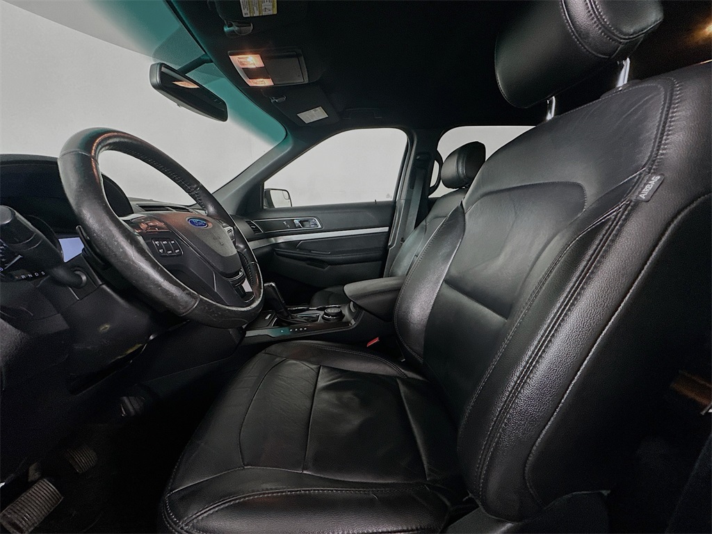 2016 Ford Explorer XLT photo 9