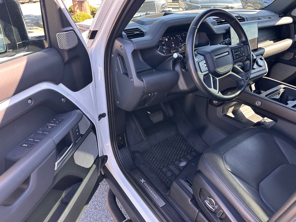 2023 Land Rover Defender 130 X-Dynamic SE photo 9