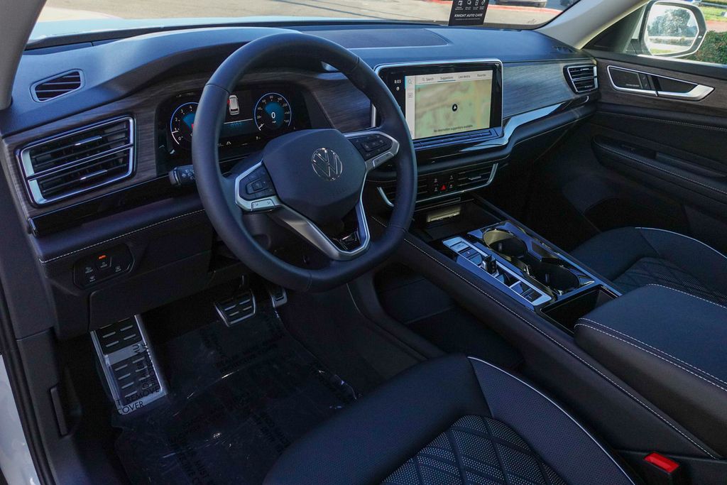 2026 Volkswagen Atlas SEL Premium R-Line photo 13
