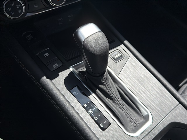 2025 Nissan Kicks SV photo 12