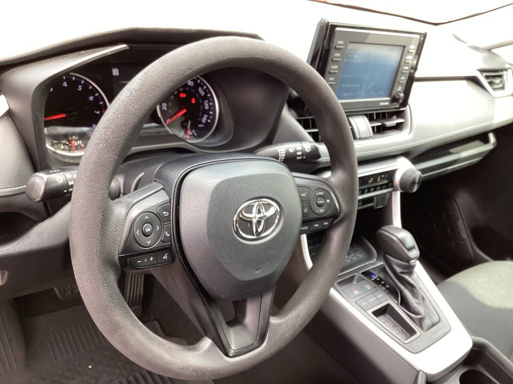 2020 Toyota RAV4 LE photo 14