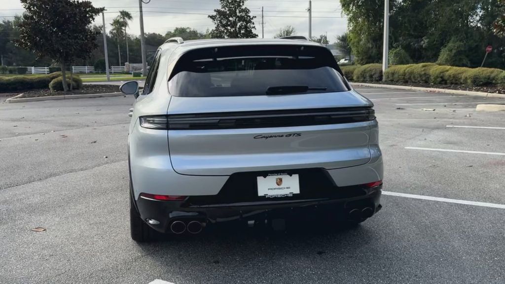 2026 Porsche Cayenne GTS photo 2