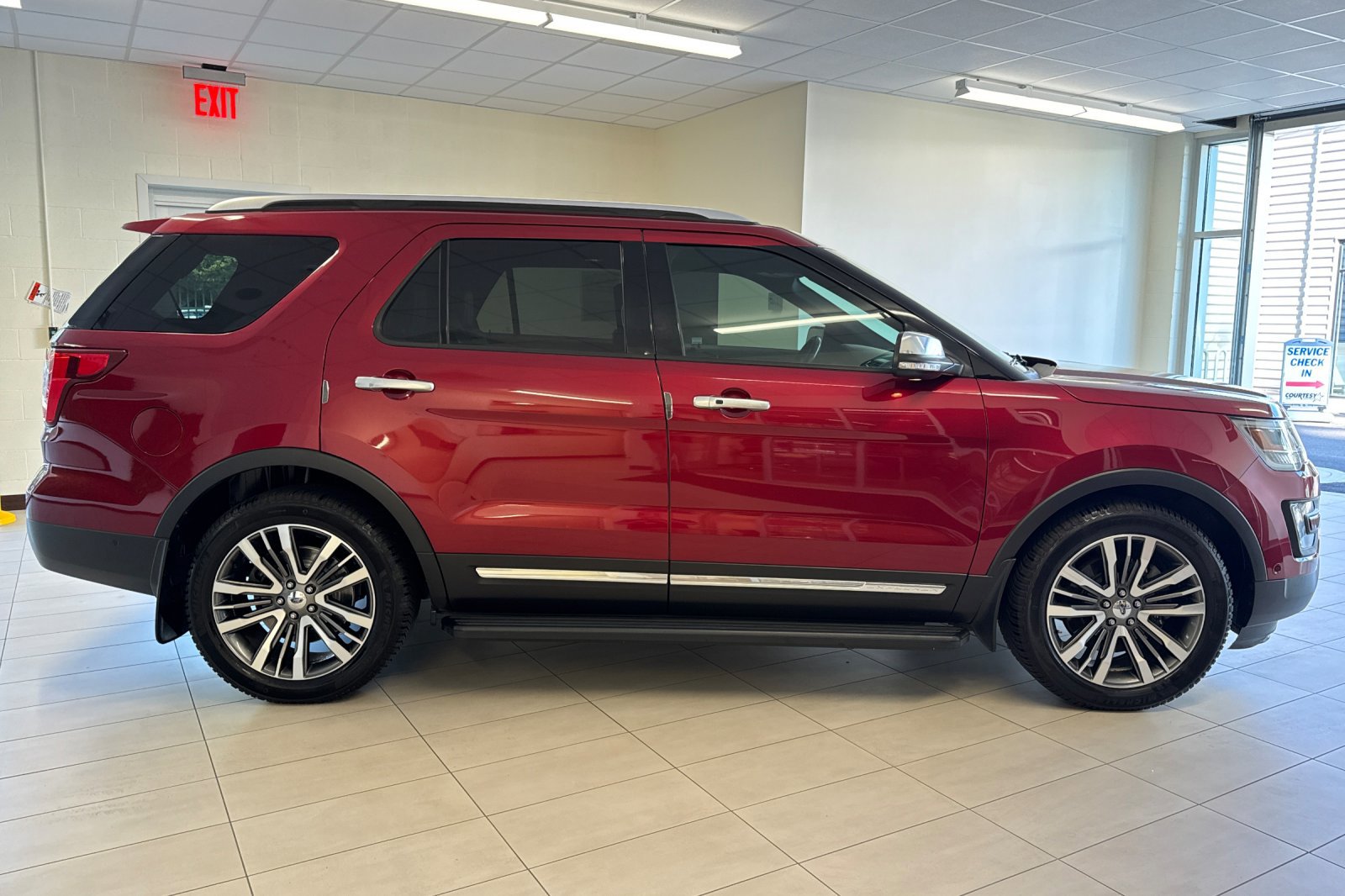 2017 Ford Explorer Platinum photo 2