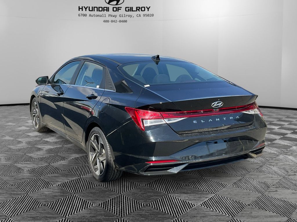 2022 Hyundai Elantra SEL photo 7