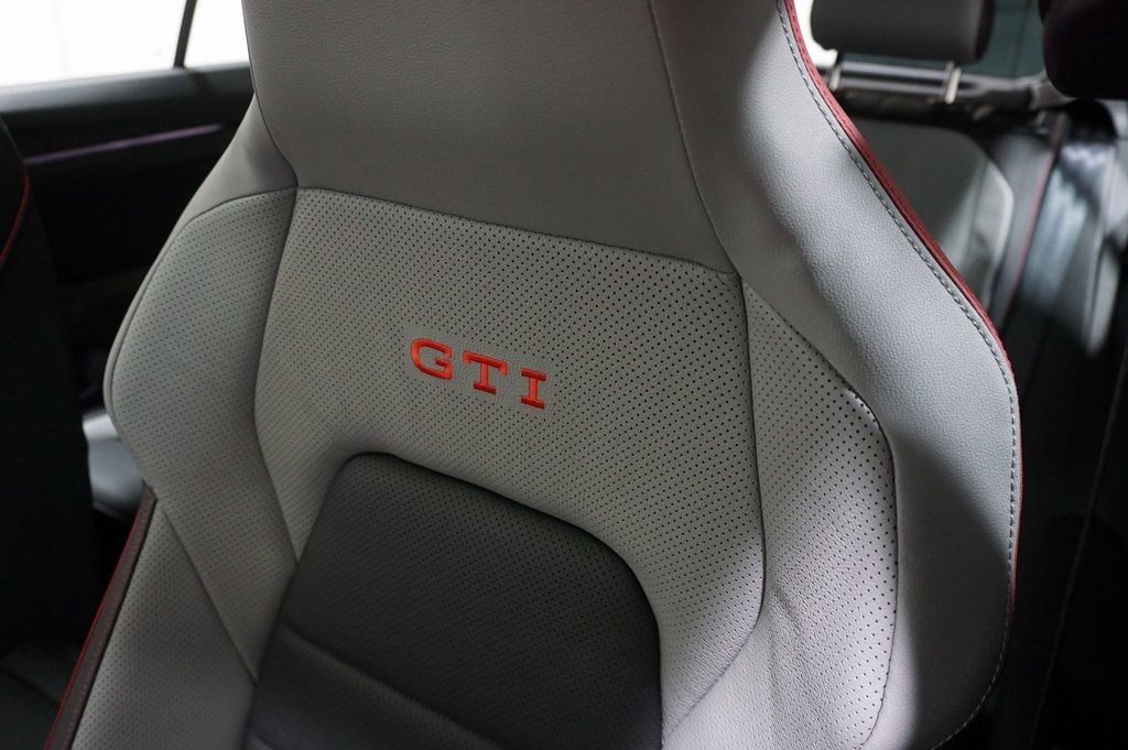 2025 Volkswagen Golf GTI Autobahn photo 5
