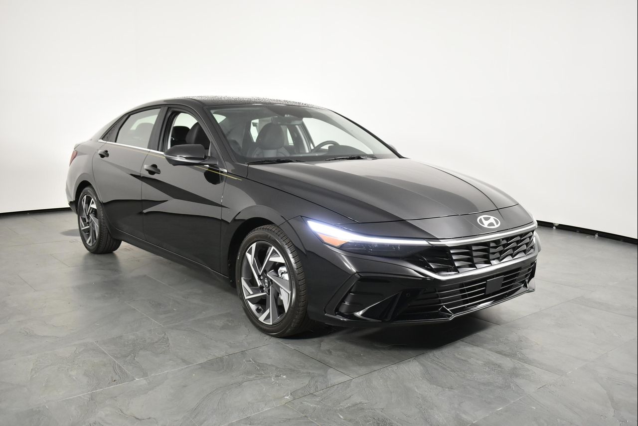 2025 Hyundai Elantra Limited photo 2