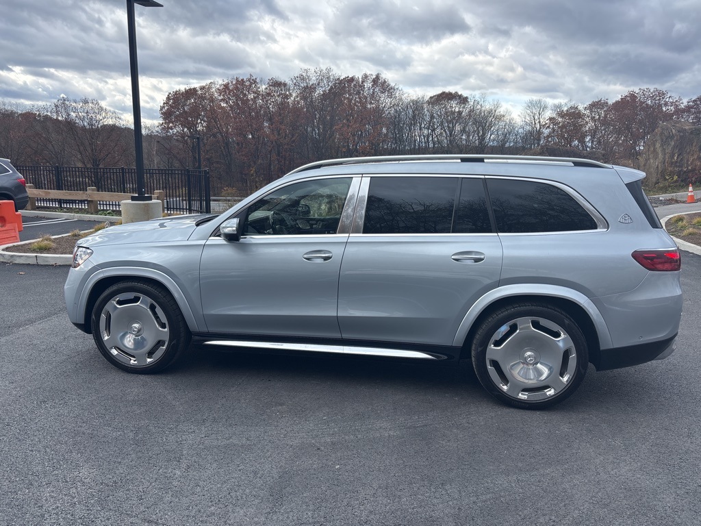 2024 Mercedes Benz GLS Maybach 600 4MATIC photo 3