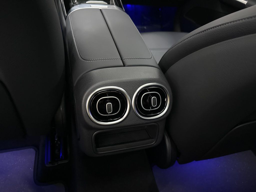 2025 Mercedes Benz GLC 300 photo 19