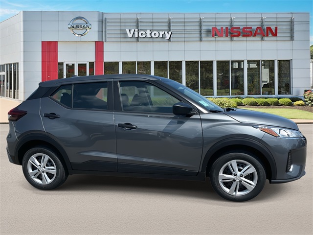 2025 Nissan Kicks Play S photo 2