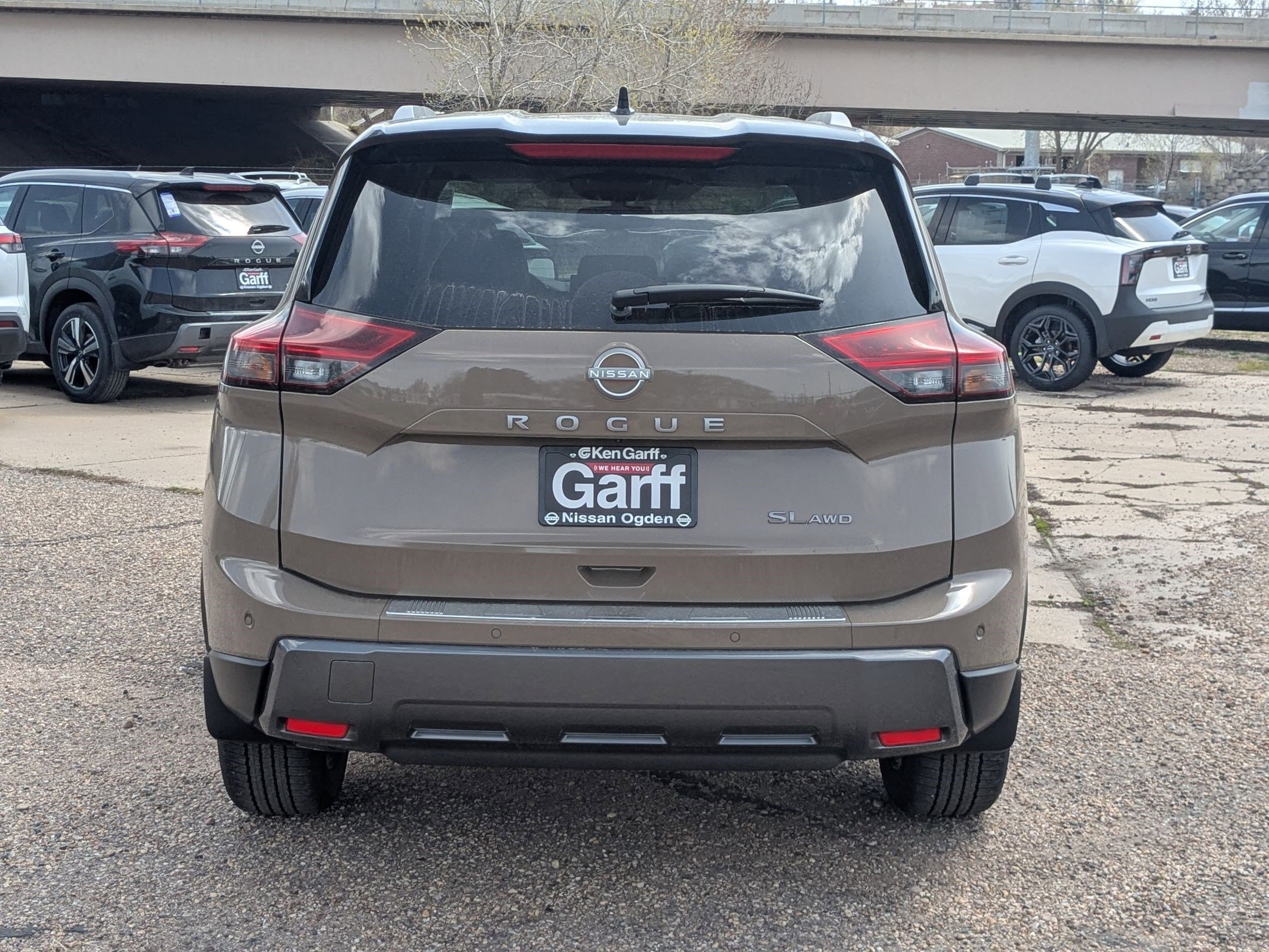 2025 Nissan Rogue SL photo 4