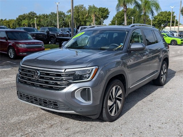2024 Volkswagen Atlas SEL photo 4