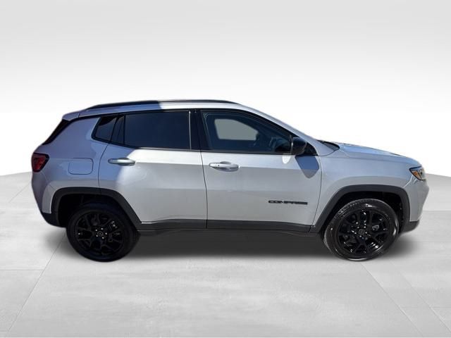 2026 Jeep Compass Latitude Altitude photo 4