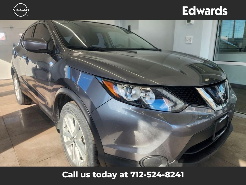 2019 Nissan Rogue Sport S photo 2