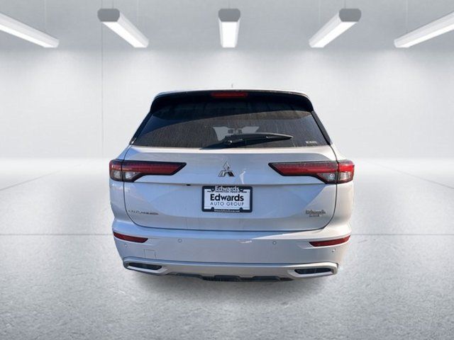 2024 Mitsubishi Outlander photo 4