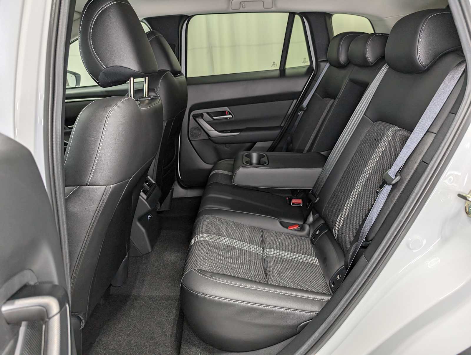 2025 Mazda CX-50 2.5 Select photo 17