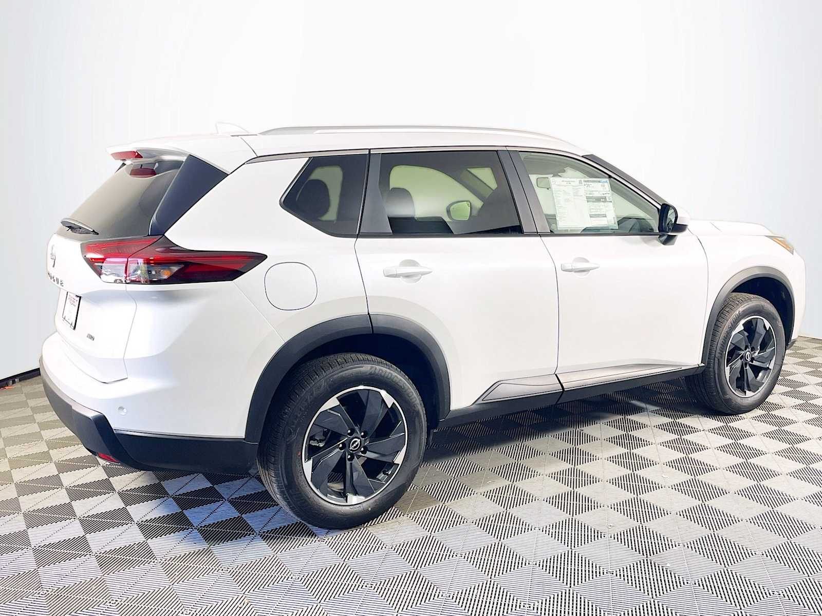 2026 Nissan Rogue SV photo 2