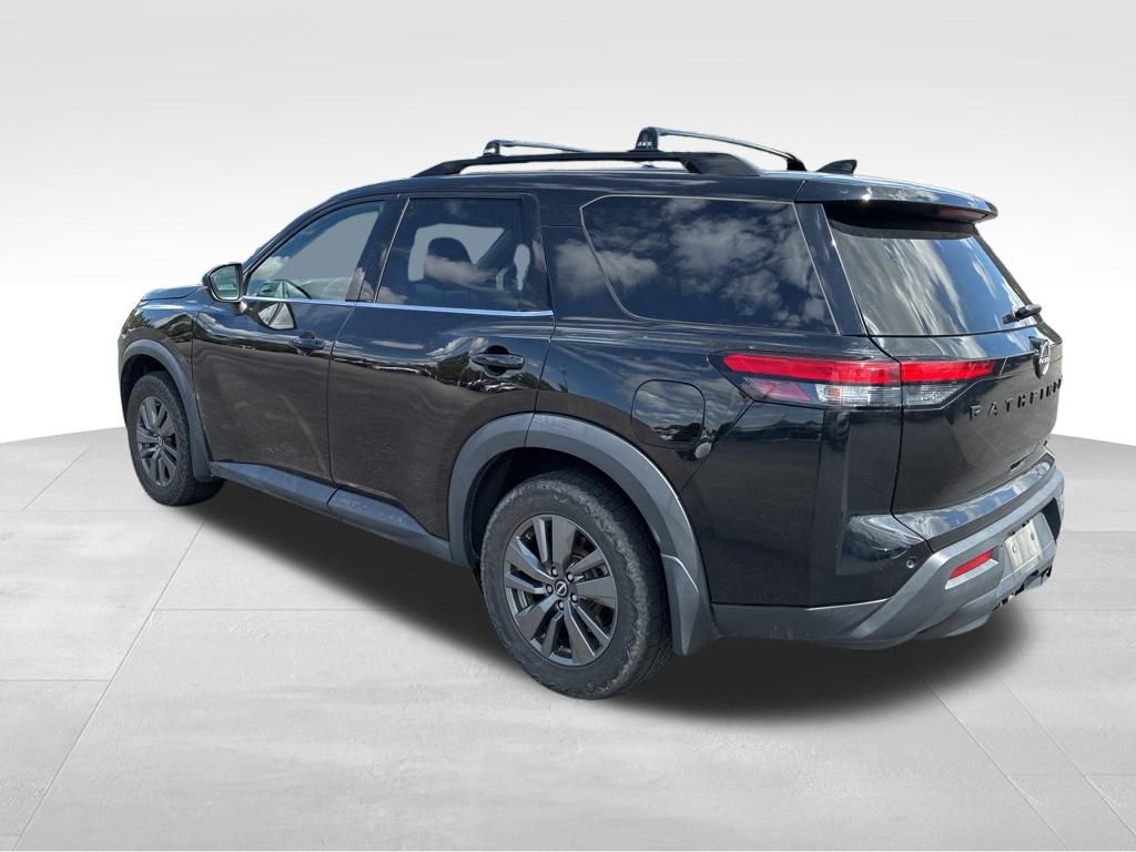 2022 Nissan Pathfinder SV photo 3