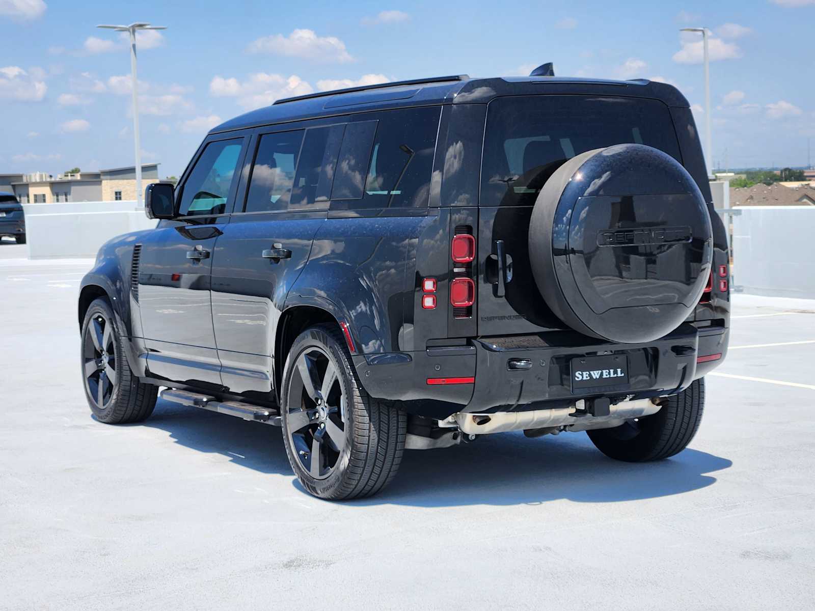 2025 Land Rover Defender 110 X-Dynamic SE photo 7