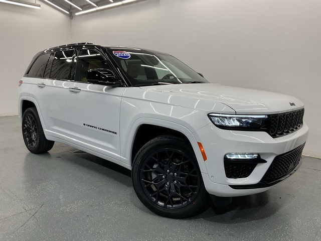 2025 Jeep Grand Cherokee Summit photo 2