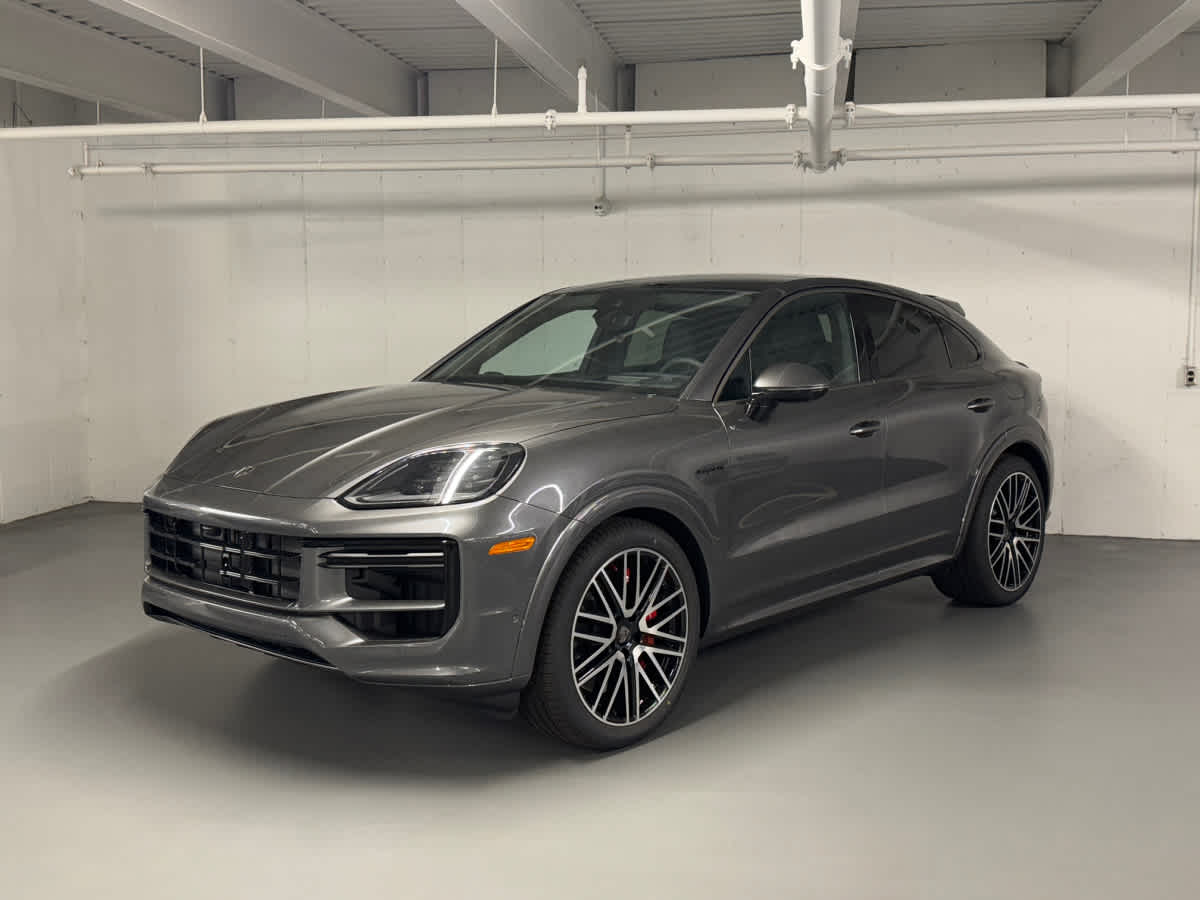 2026 Porsche Cayenne Coup Turbo E-Hybrid's photo