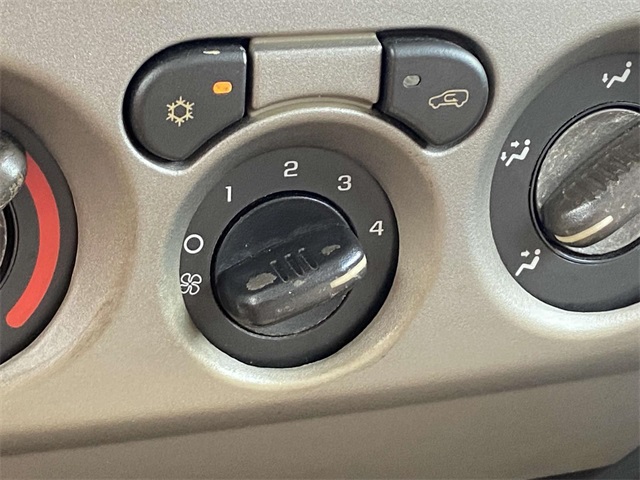 2005 Chevrolet Colorado LS photo 17