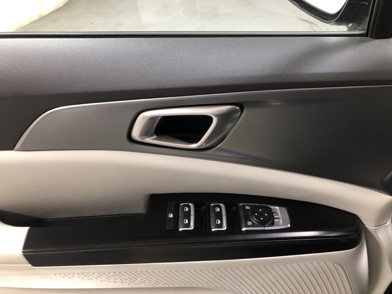 2024 Kia Carnival LX photo 19