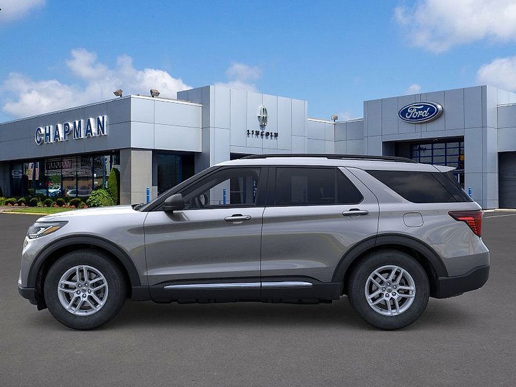 2025 Ford Explorer photo 3