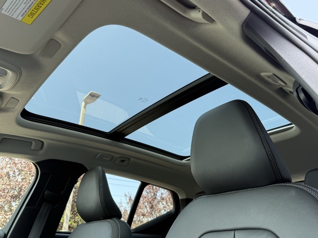 2025 Volvo XC40 Plus photo 15