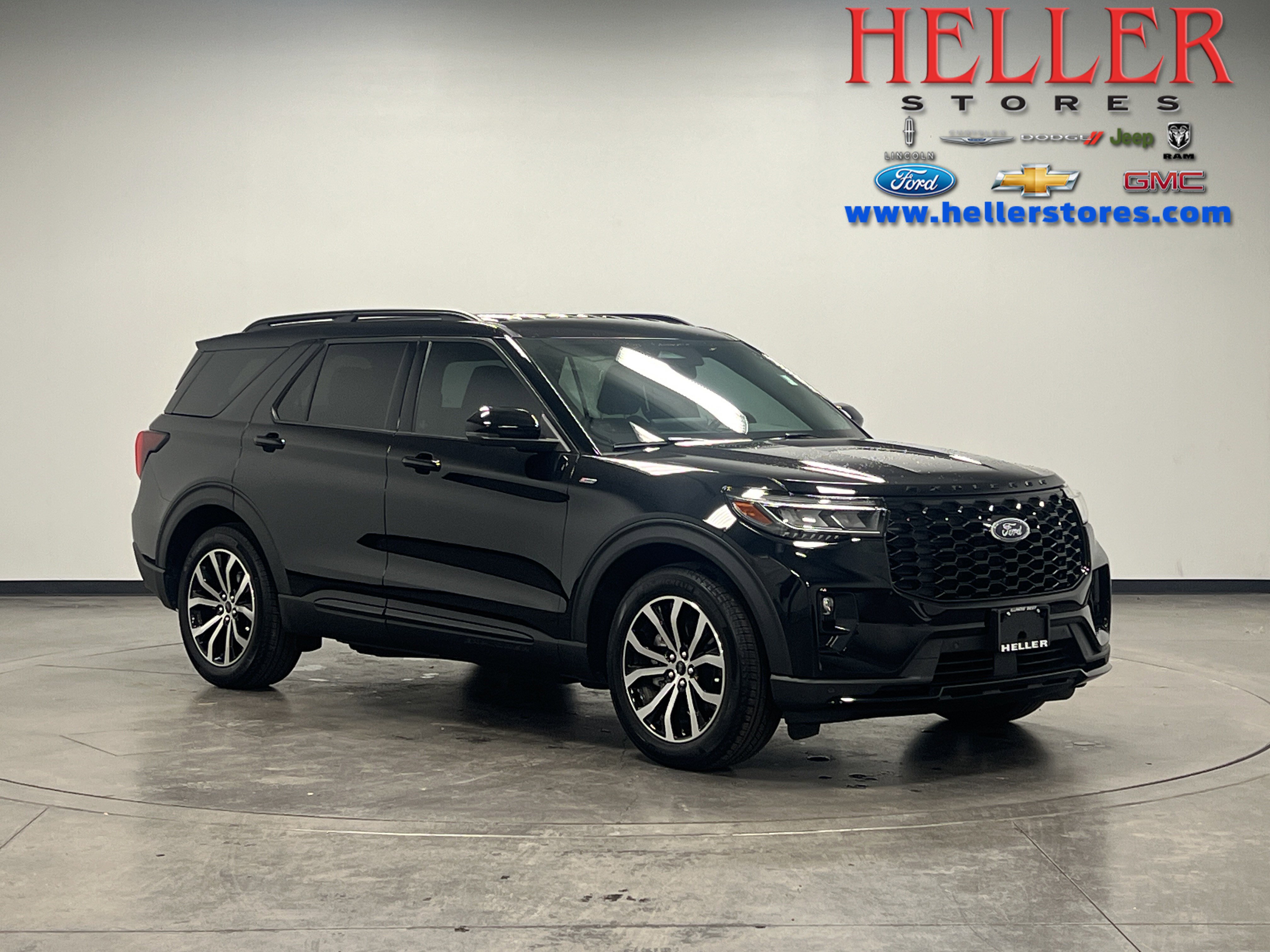 2025 Ford Explorer ST-LINE's photo