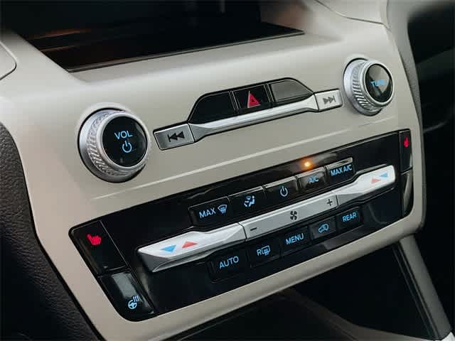 2024 Ford Explorer XLT photo 14