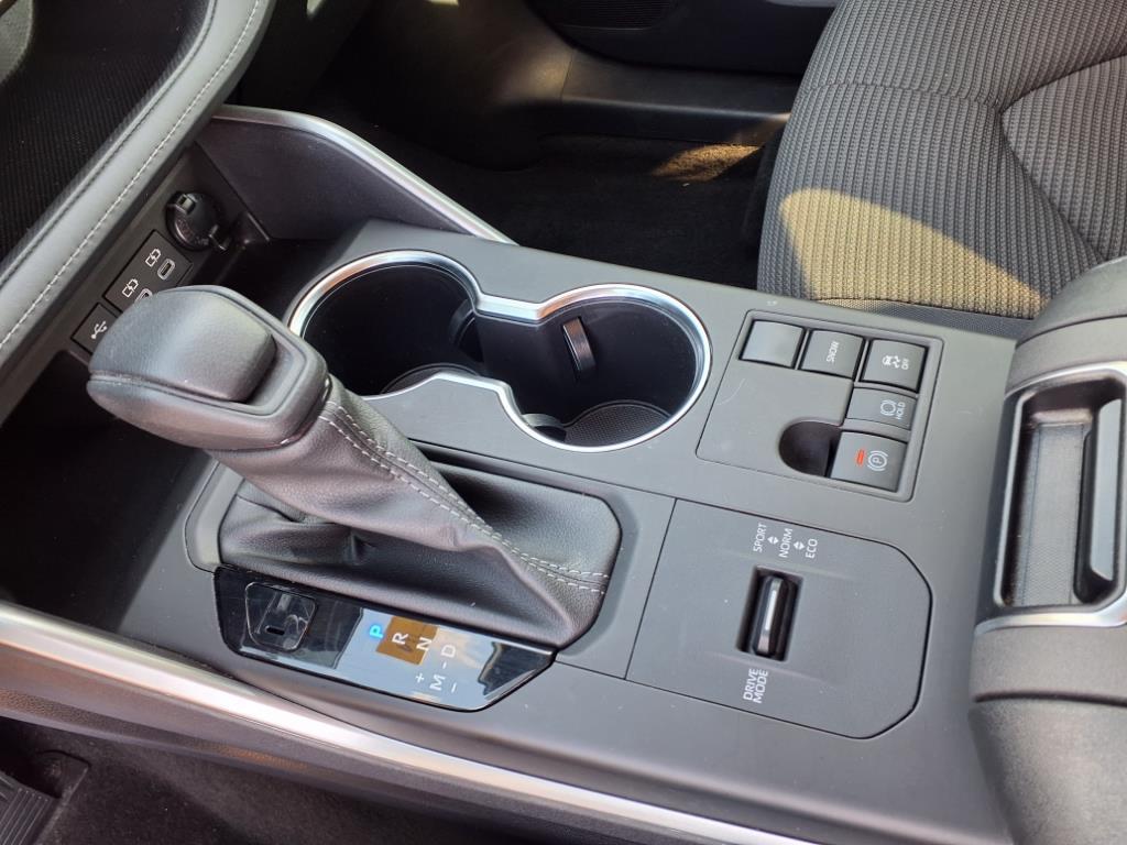 2023 Toyota Highlander L photo 10