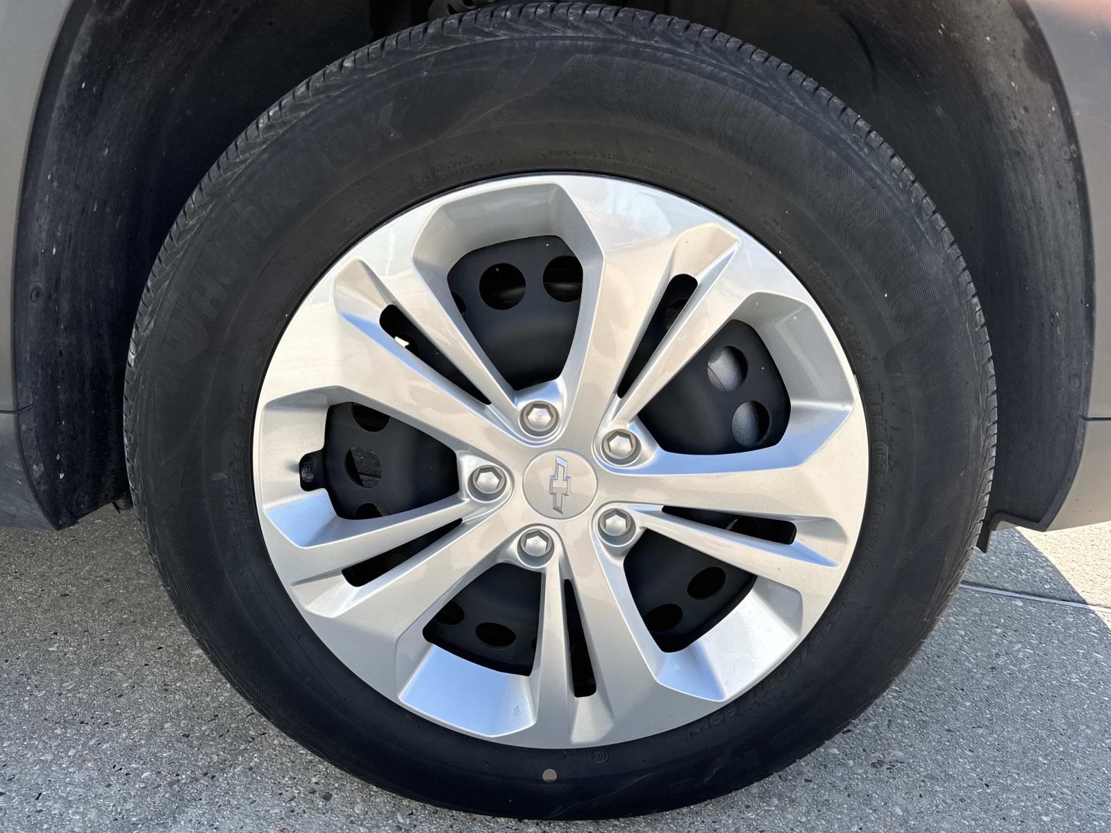 2024 Chevrolet Trax LS photo 4