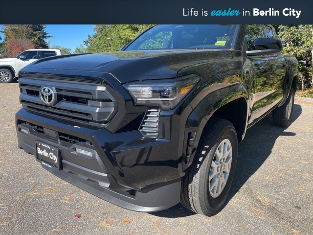 2025 Toyota Tacoma SR5's photo