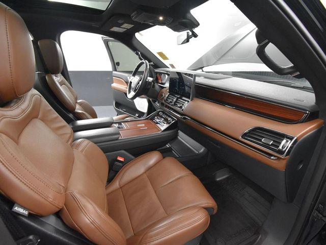 2024 Lincoln Navigator Reserve Luxury Monochromatic photo 43