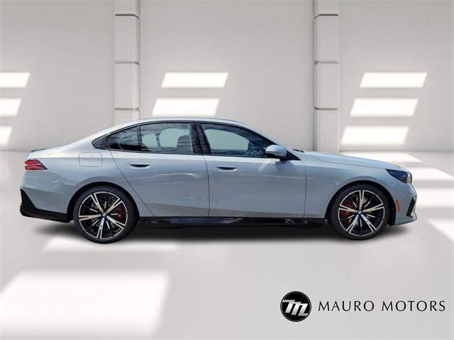2026 Bmw 550e xDrive photo 2