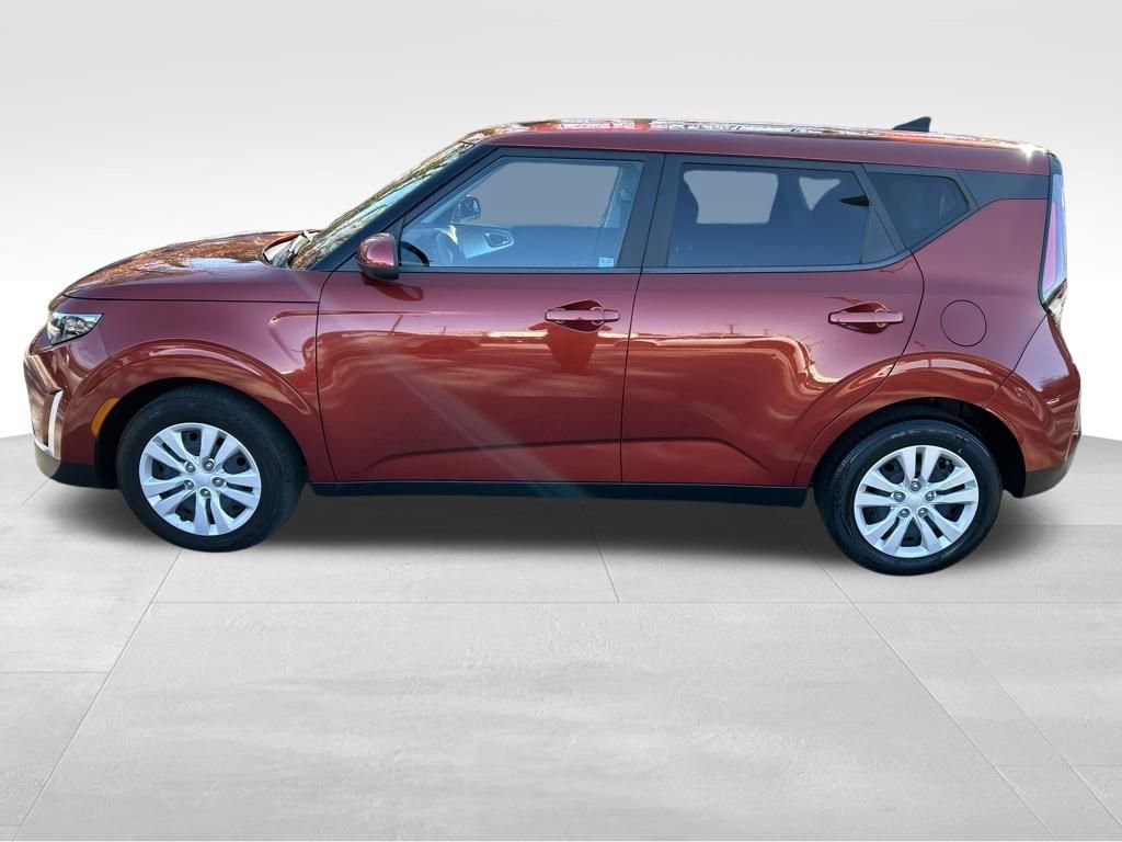 2023 Kia Soul LX photo 2