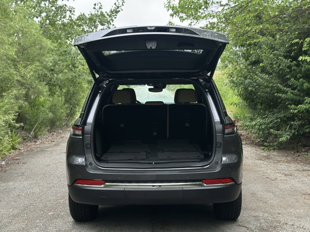 2024 Jeep Grand Cherokee Limited photo 8