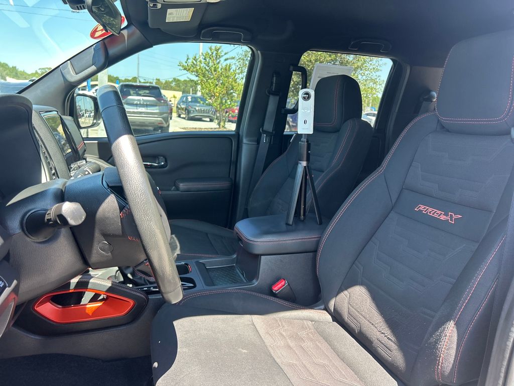2022 Nissan Frontier PRO-X photo 15