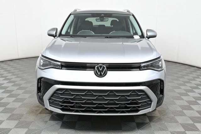 2025 Volkswagen Taos SE photo 2