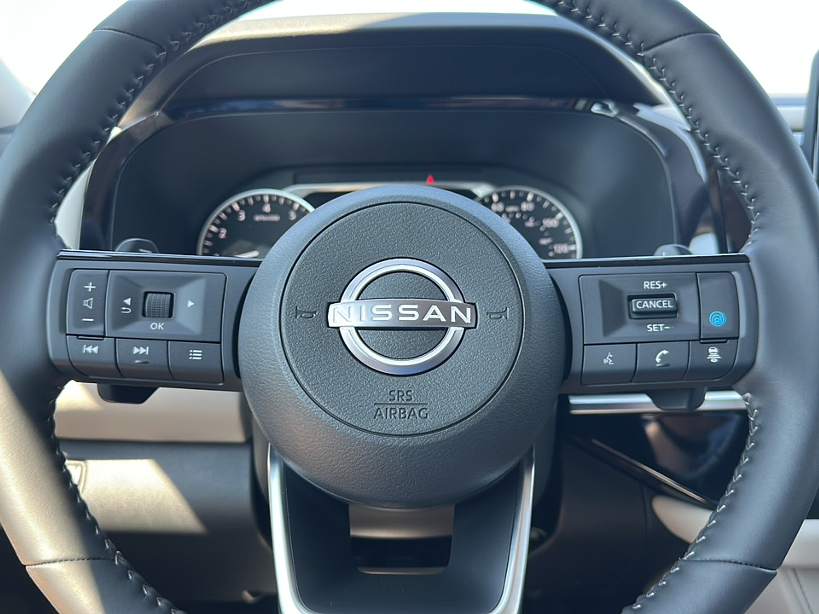 2025 Nissan Pathfinder SL photo 9
