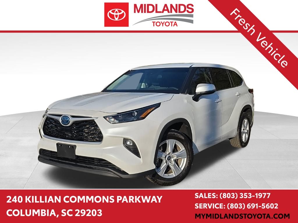 2022 Toyota Highlander LE's photo