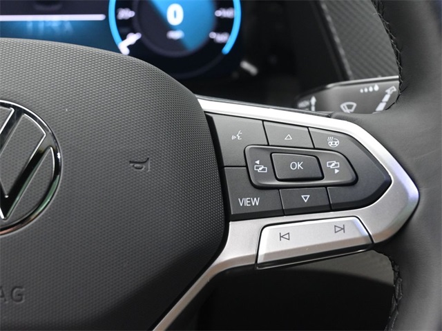 2025 Volkswagen Atlas Cross Sport SEL Premium R-Line photo 2
