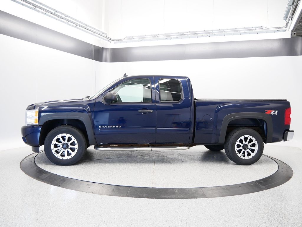 Used 2011 Chevrolet Silverado 1500 LT with VIN 1GCRKSE32BZ376732 for sale in Coon Rapids, Minnesota