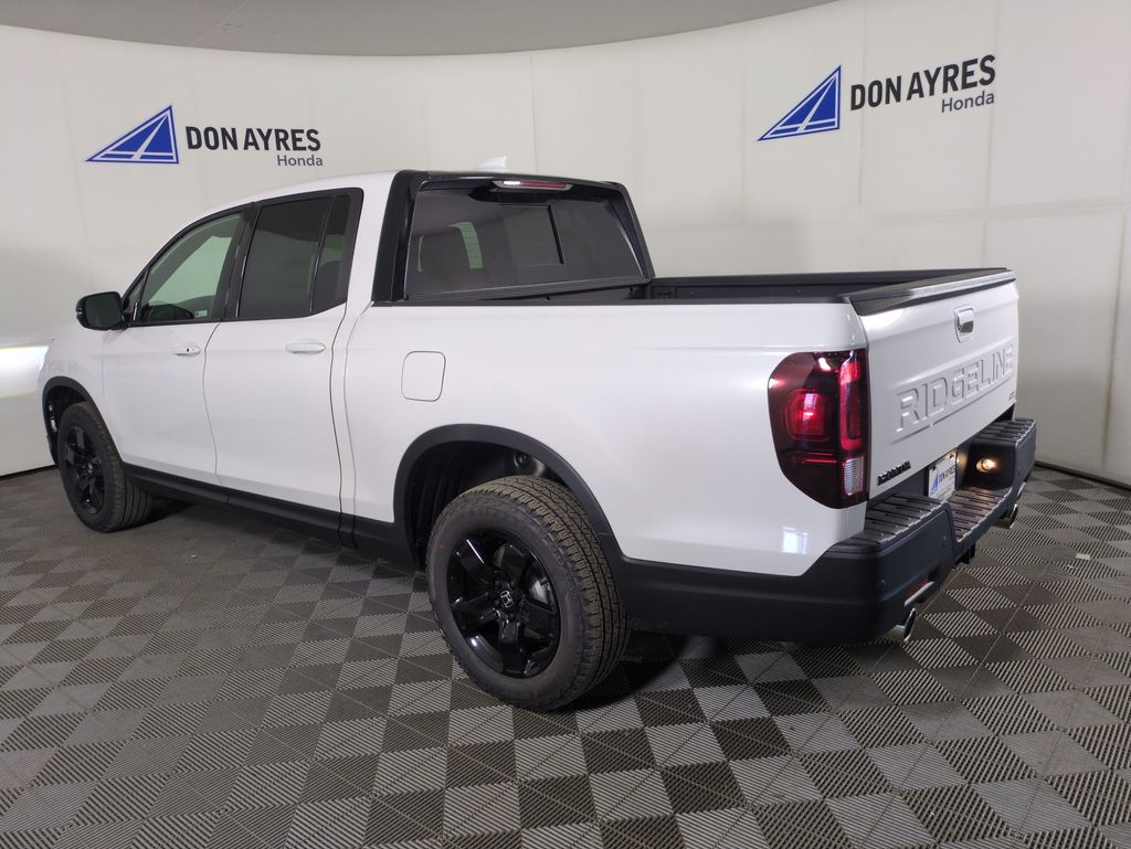 2026 Honda Ridgeline Black Edition photo 2