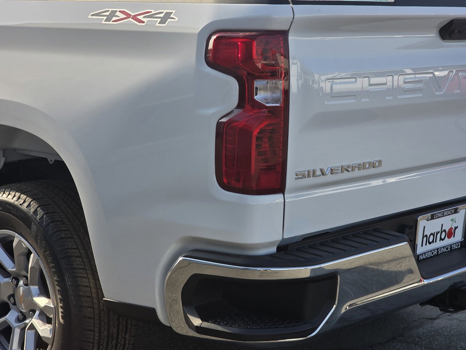2025 Chevrolet Silverado 1500 LT photo 10